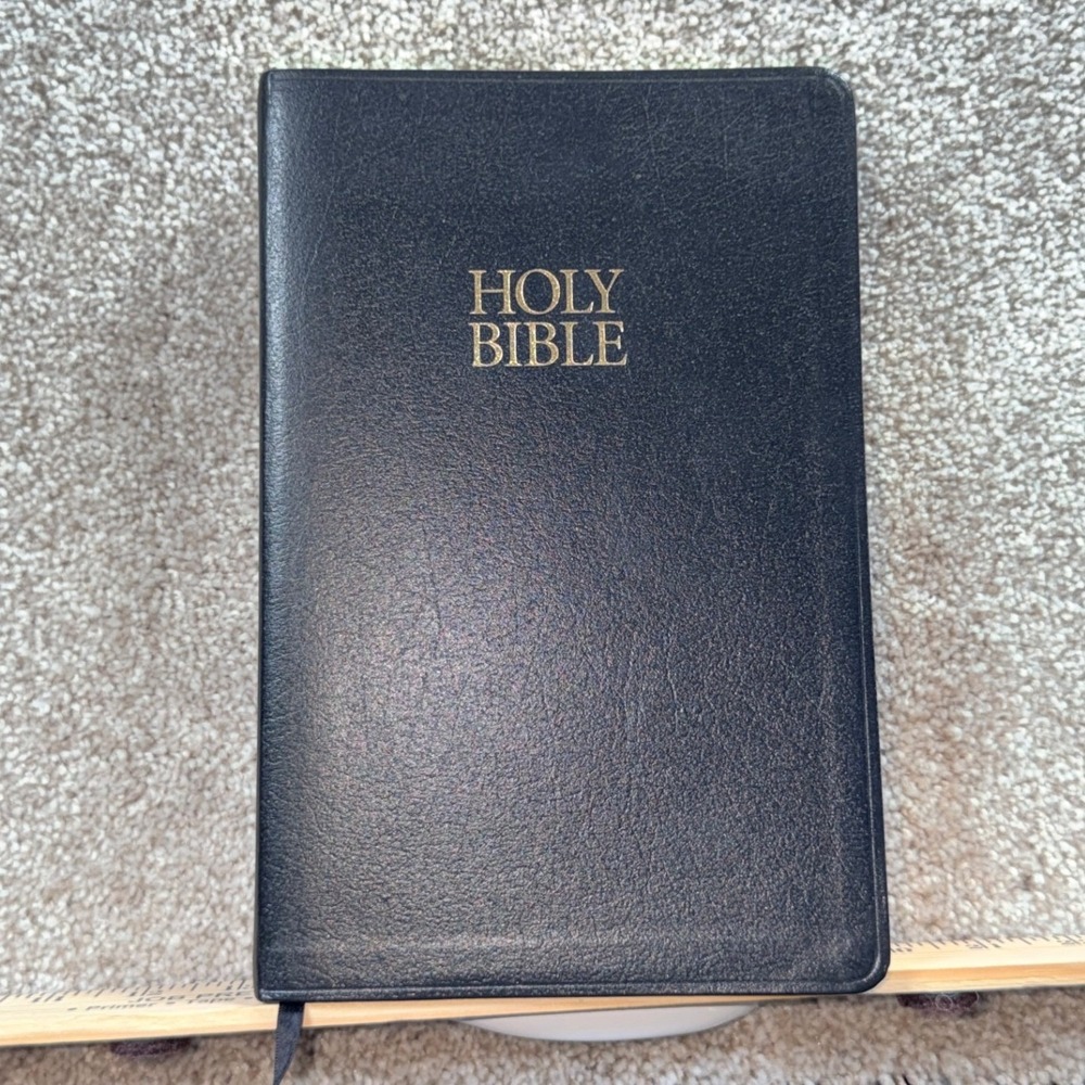 Thomas Nelson King James Study Bible KJV Black Bonded Leather Thumb Indexed Gilt